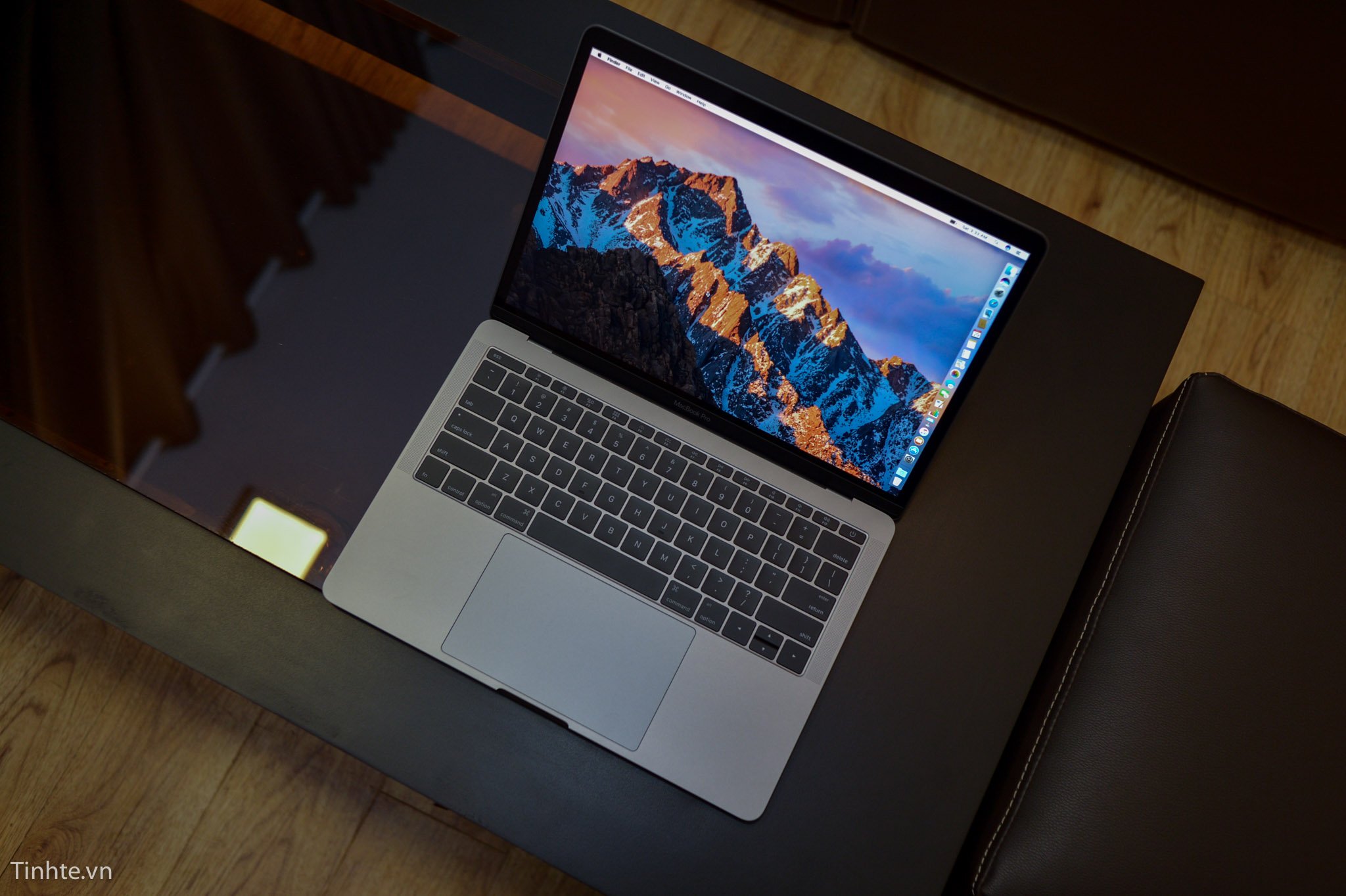 Đang tải MacBook Pro 13.jpg…