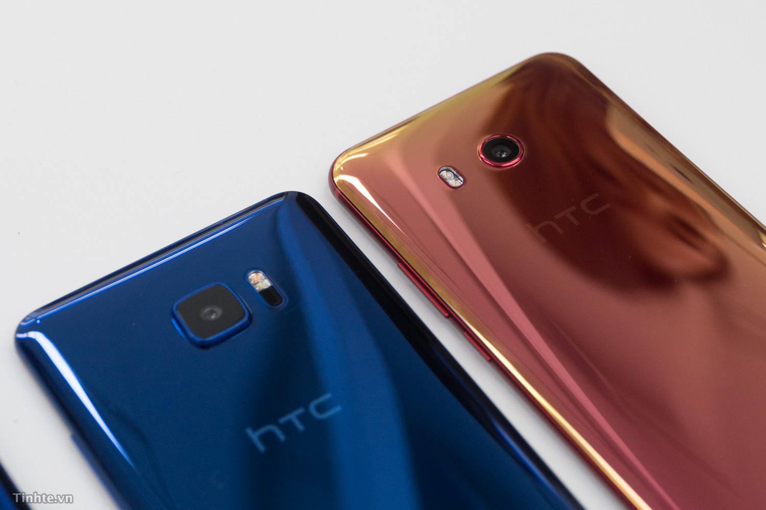 [Hình ảnh] So sánh nhanh HTC U11 và HTC U Ultra