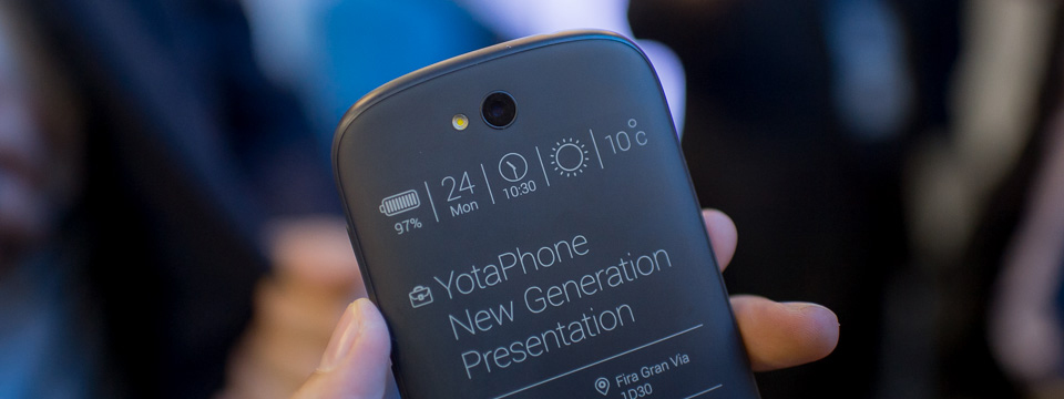 Điện thoại e-ink YotaPhone 3 sẽ được bán ra vào mùa thu, giá từ 350$