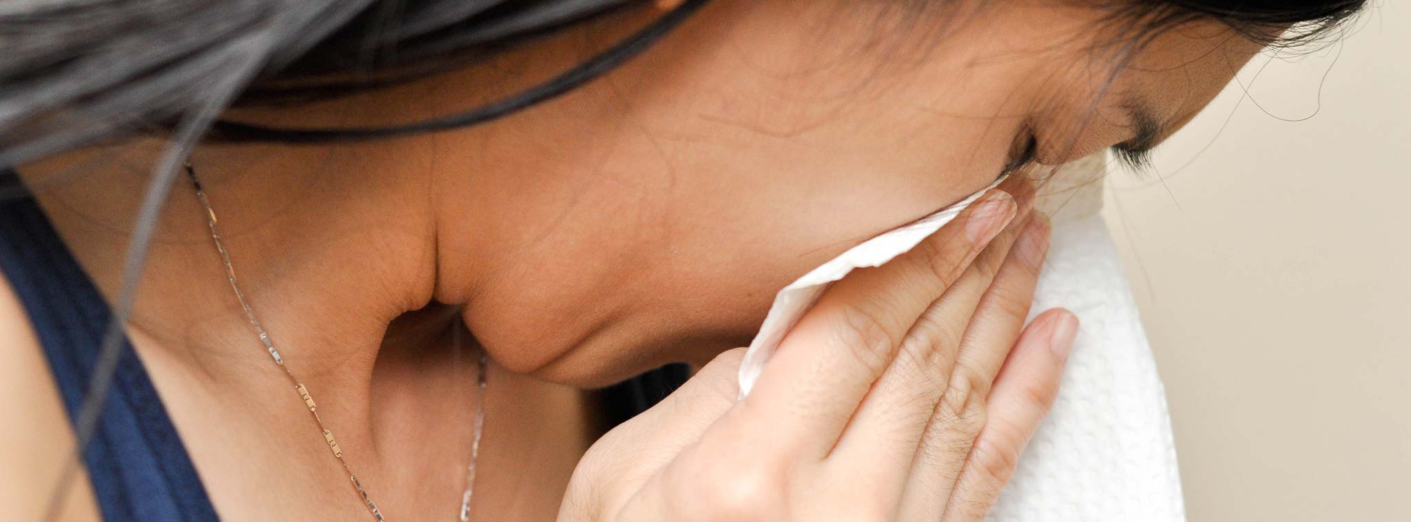 [Bạn có biết] Hỉ mũi sai cách có thể khiến tổn thương mũi hoặc làm bệnh trầm trọng thêm
