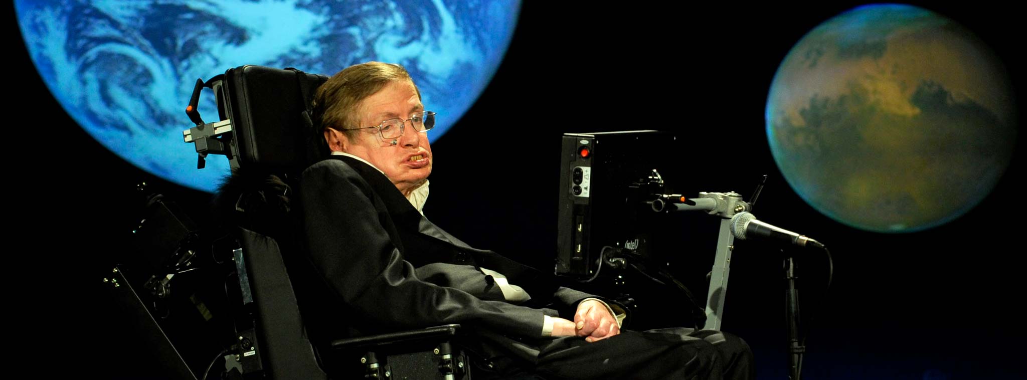 Giáo sư Stephen Hawking: "Trái Đất đã diệt vong, tới lúc phải rời đi"