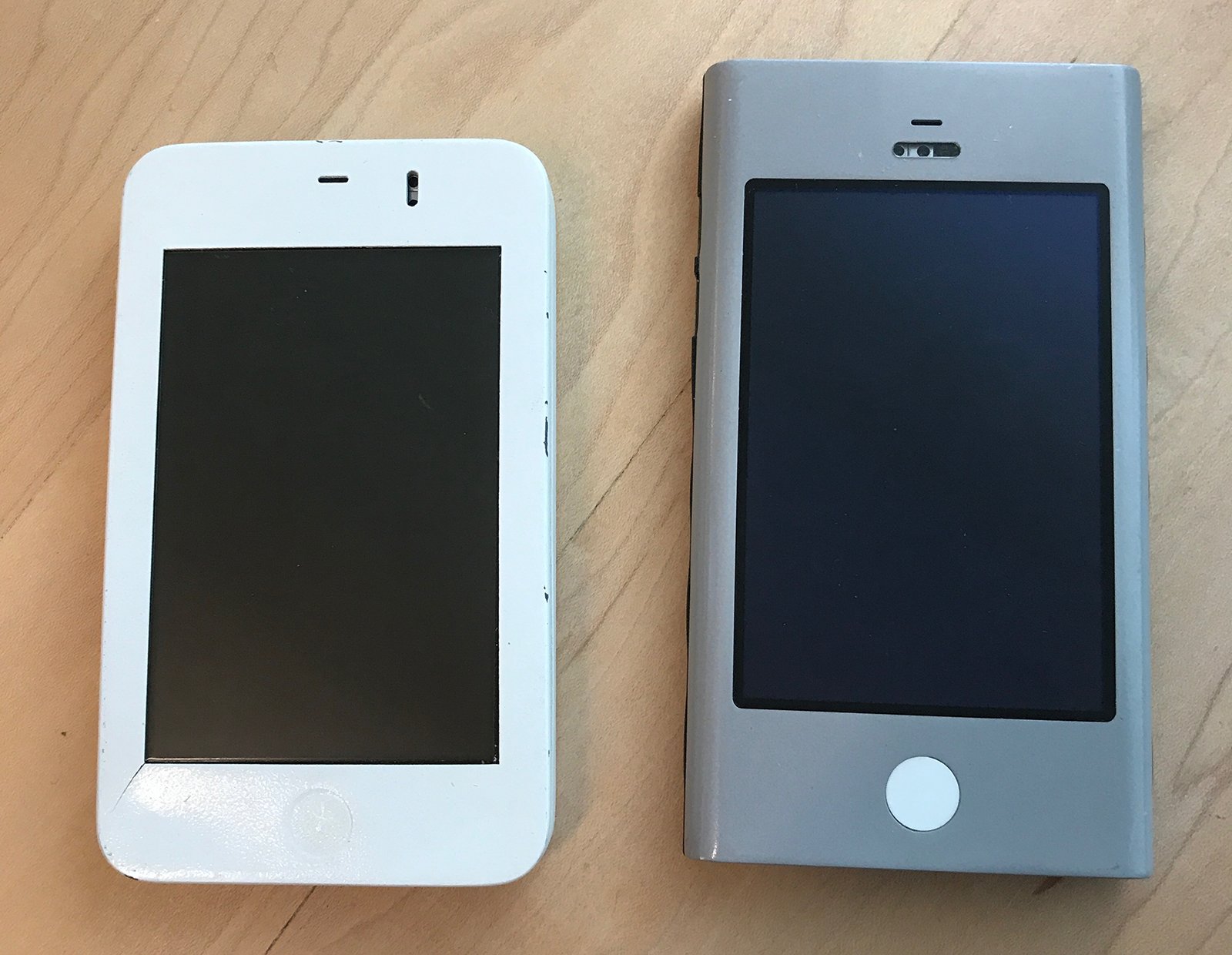 iPhone 10 tuổi: đây là hai nguyên mẫu được dùng phát triển bàn phím ảo cho iPhone