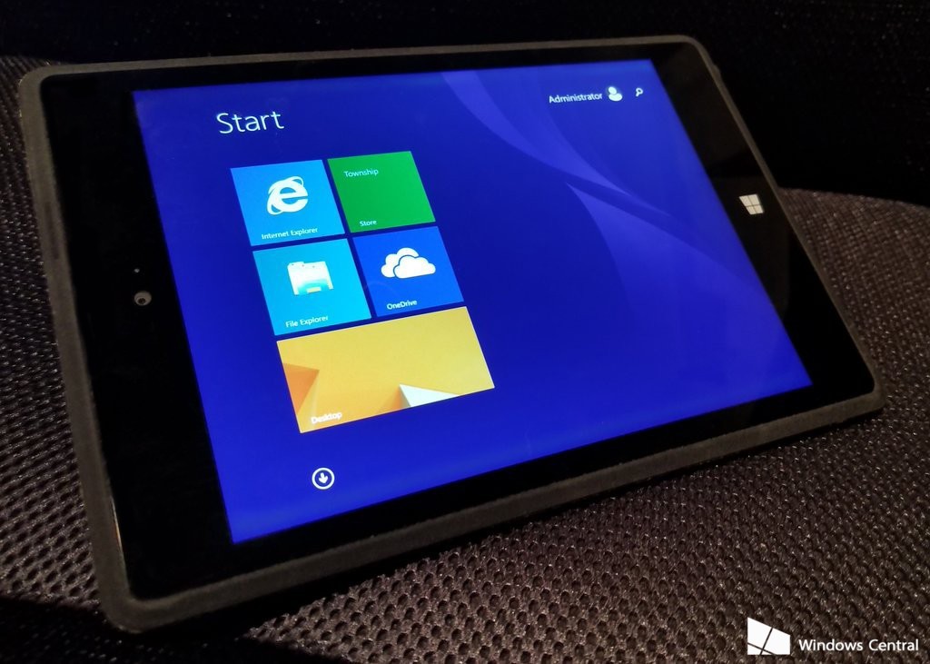 Đây là chiếc Surface Mini đã bị hủy bỏ với màn hình 8" và chạy Snapdragon 800
