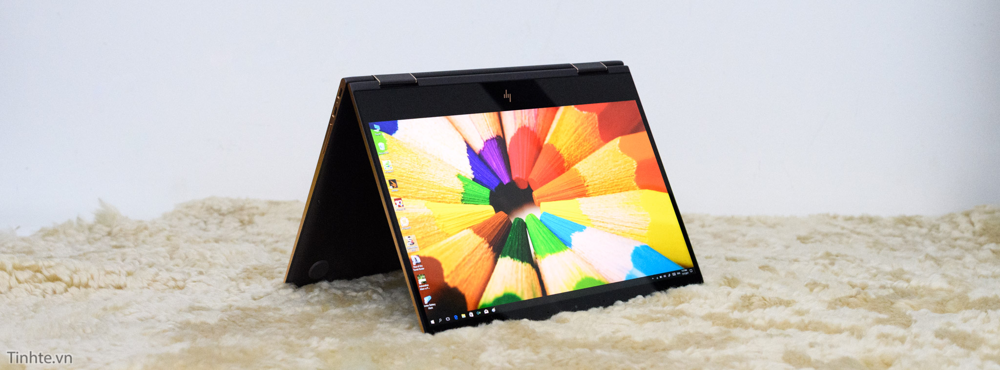 Trên tay HP Spectre x360 – Thiết kế tinh xảo, màn hình xoay 360 độ