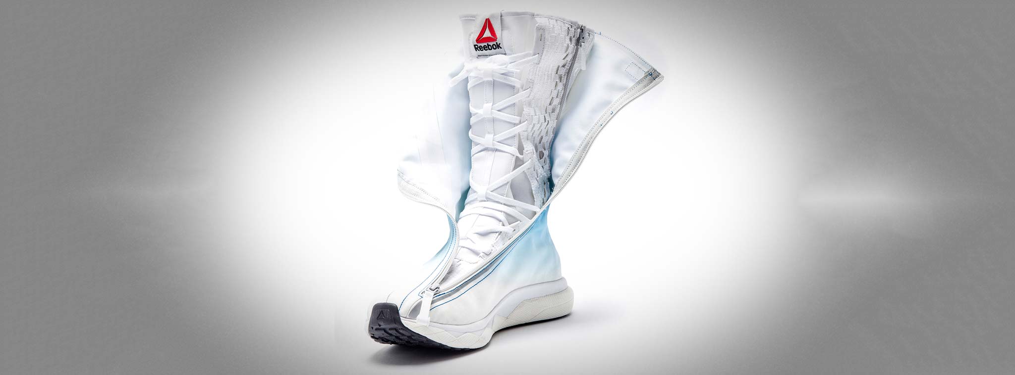 Reebok phát triển giày dành cho các phi hành gia đi bộ ngoài vũ trụ