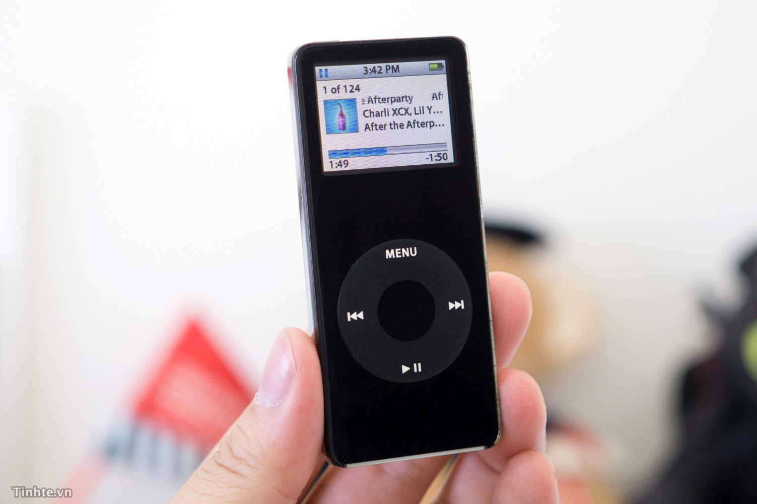 Trên tay iPod nano đời đầu, chiếc iPod ấn tượng nhất và có nhiều cảm xúc nhất