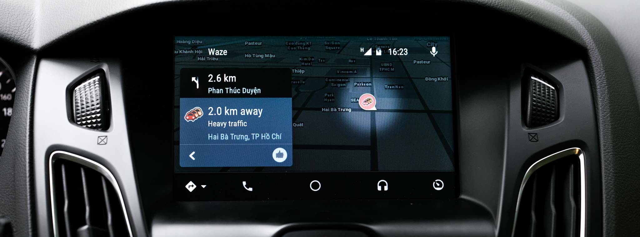 Waze GPS: Dẫn đường với các thông tin giao thông được chia sẻ trực tiếp