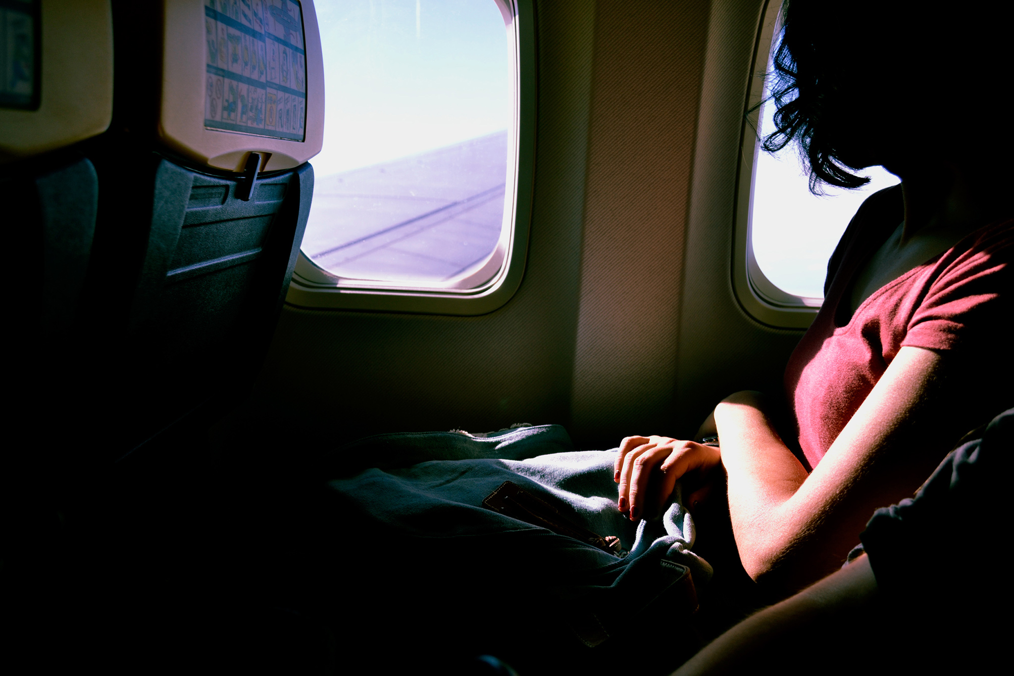 Chọn chỗ ngồi trên máy bay để yên tĩnh, dễ ngủ, ít rung lắc, có chỗ duỗi chân,...
