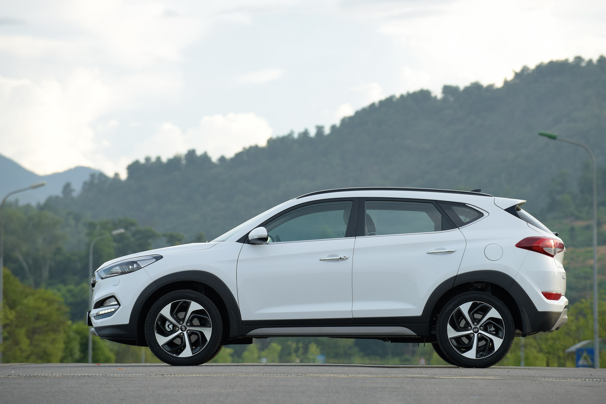Hyundai Tucson 2017: 3 tuỳ chọn động cơ; giá khởi điểm từ 815 triệu đồng - 4