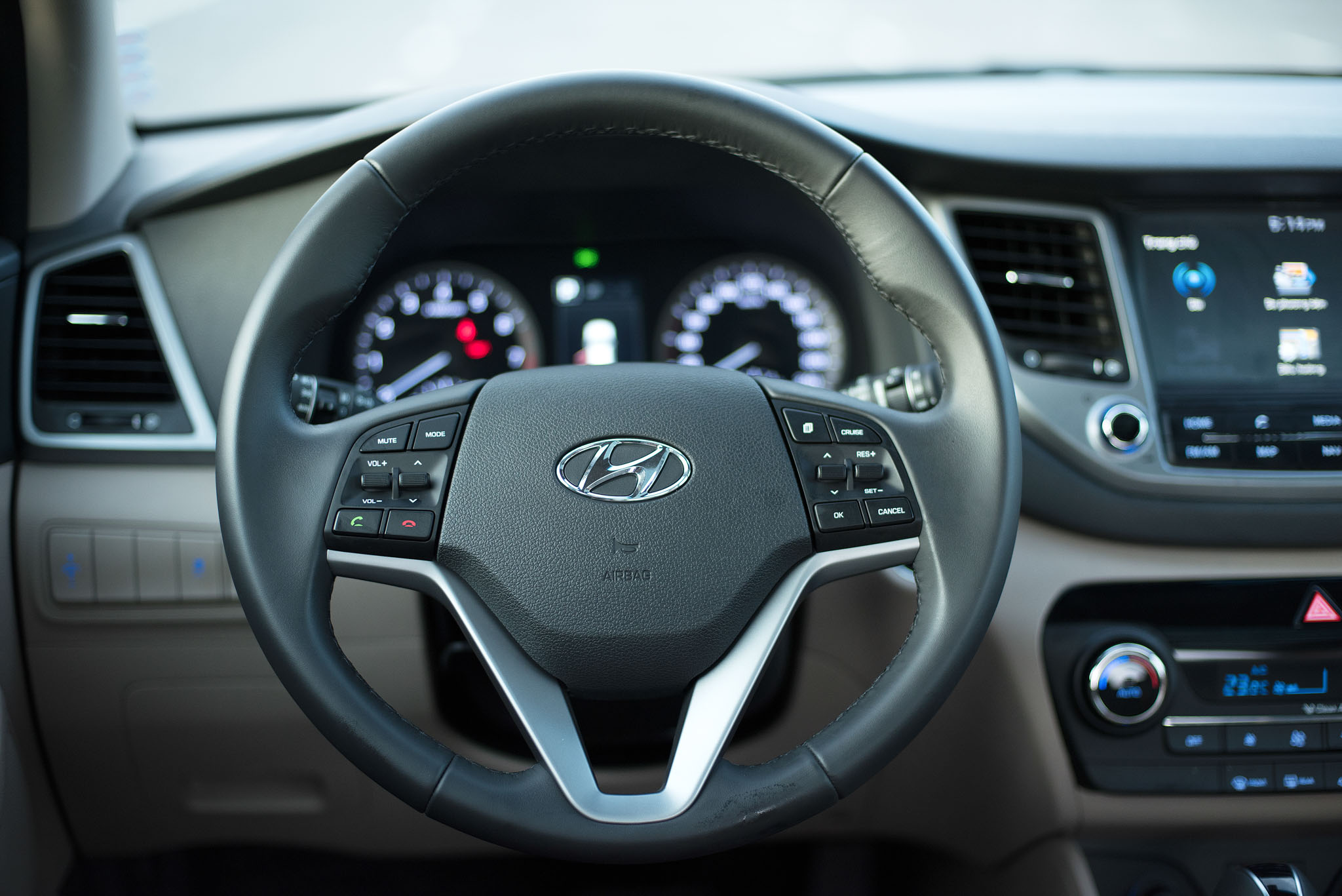 Hyundai Tucson 2017: 3 tuỳ chọn động cơ; giá khởi điểm từ 815 triệu đồng - 7