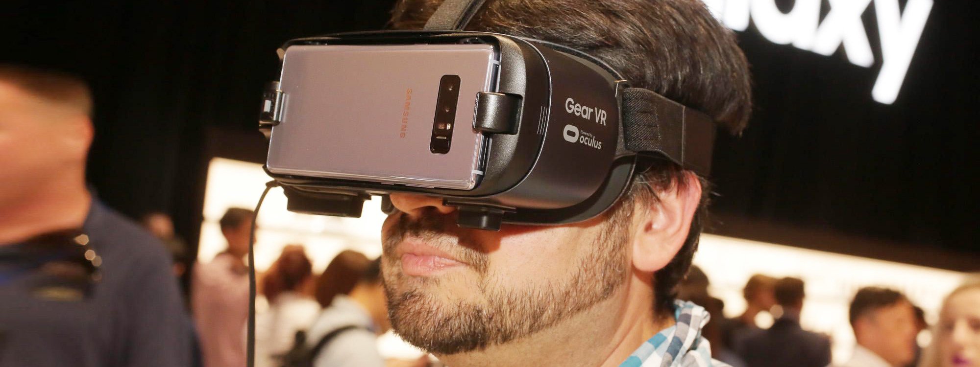 Samsung ra mắt kính Gear VR mới cho Note 8 vì kính cũ không vừa