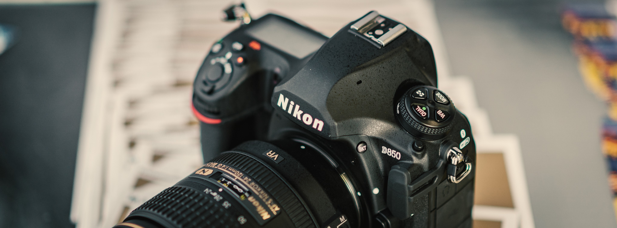 Trên tay Nikon D850: cầm chắc, bỏ đèn cóc, 46Mp, chụp 7fps...