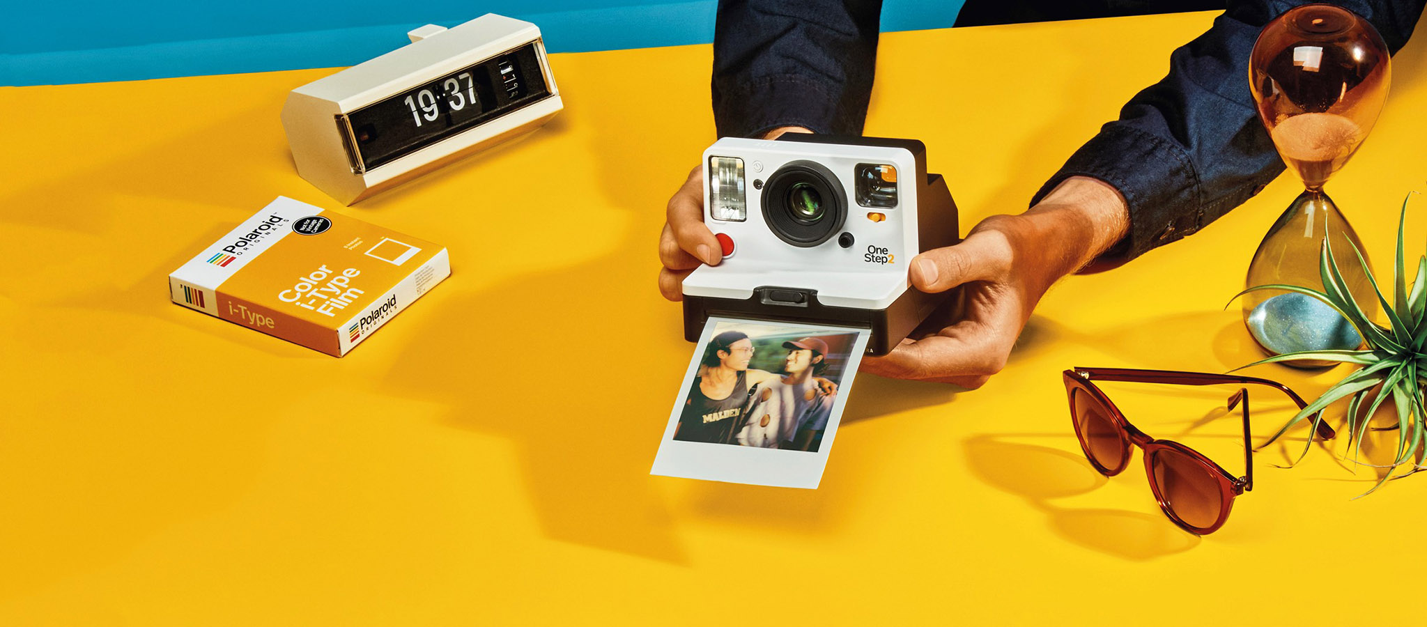 Polaroid giới thiệu máy ảnh chụp lấy liền OneStep 2 và loại phim mới i-type
