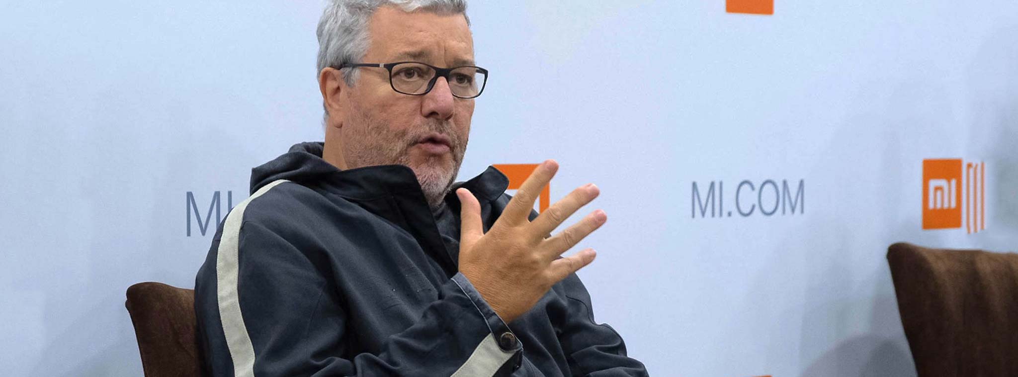 Philippe Starck nói về màn hình viền mỏng và tương lai của thiết kế điện thoại