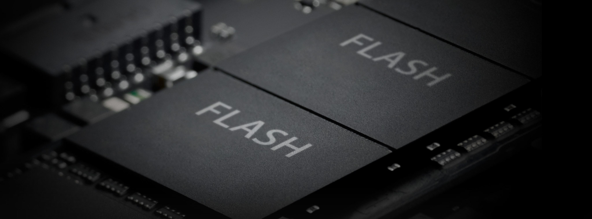Bộ nhớ flash khan hàng hết năm 2017, giá SSD và RAM sẽ tiếp tục leo thang