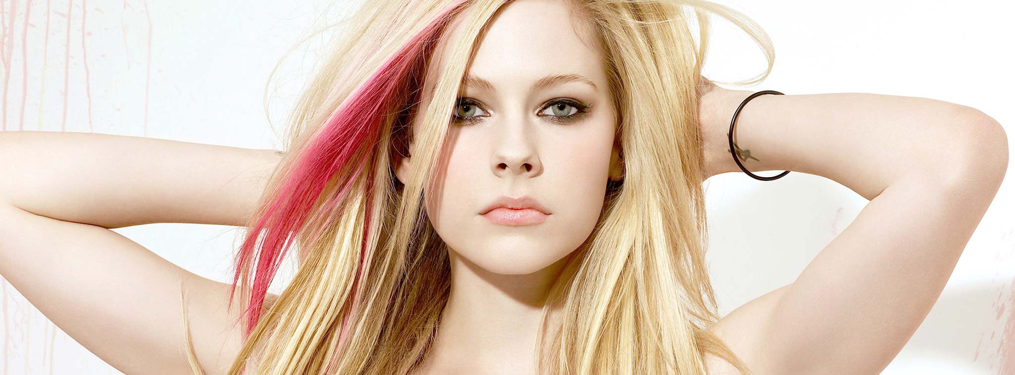 Avril Lavigne là một trong những người nguy hiểm nhất trên internet