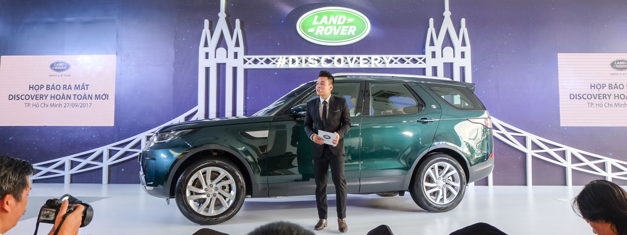 Land Rover Discovery 2017 có giá khởi điểm từ 4 tỷ đồng tại Việt Nam