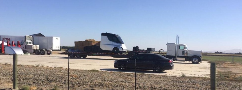Đây là xe tải chạy điện hoàn toàn của Tesla?