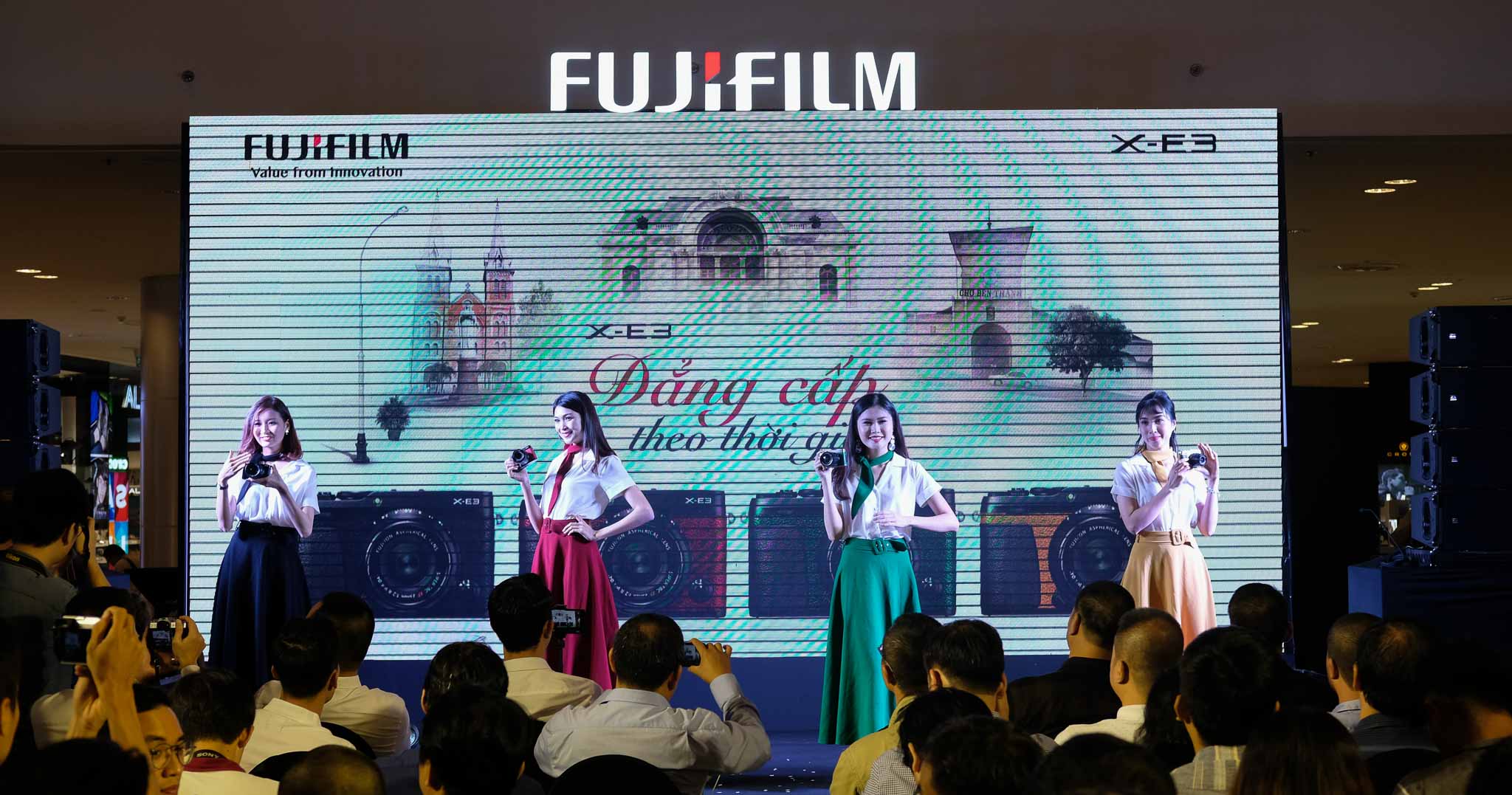 Fujifilm X-E3 ra mắt tại Việt Nam: giá từ 21,9 triệu; khai trương brand shop thứ 2 tại SC VivoCity