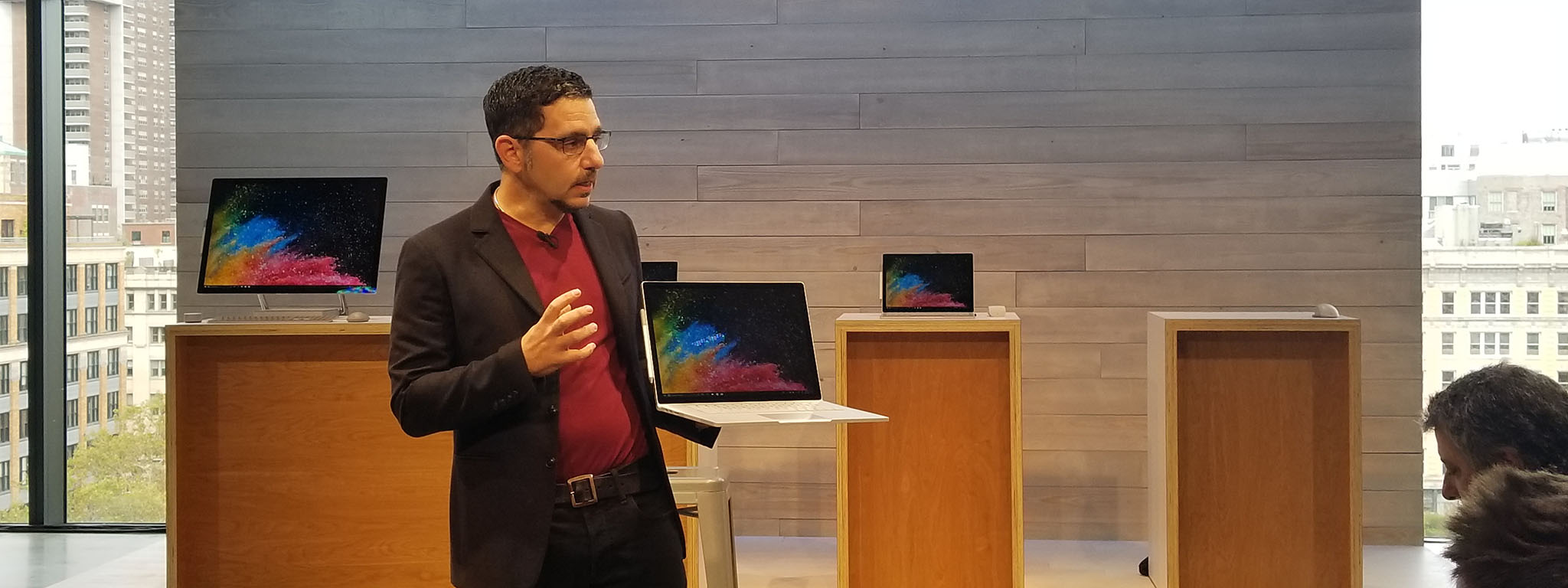 Panos Panay chia sẻ về Surface Book 2: bản lề thiết kế lại, hợp tác Intel để tối ưu hiệu năng