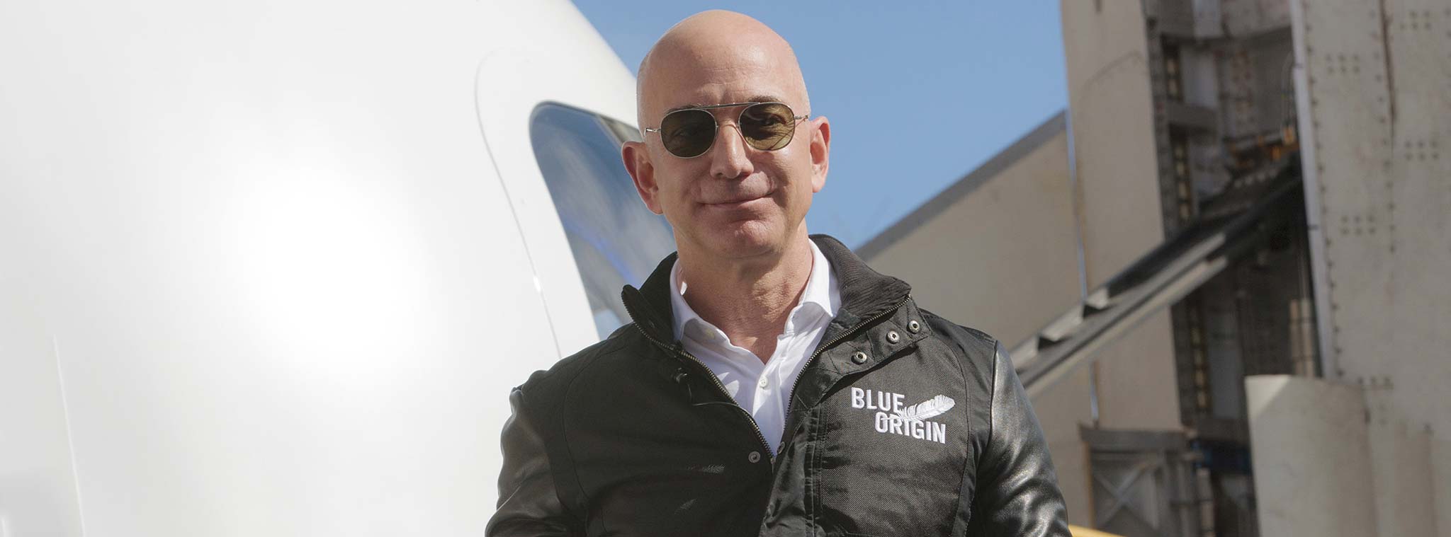 Jeff Bezos lại vượt mặt Bill Gates trở thành người giàu nhất thế giới