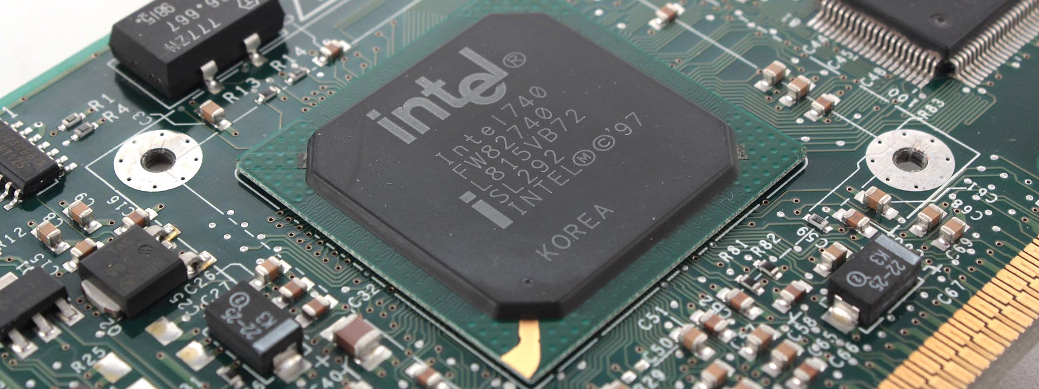 Cùng nhìn lại 20 năm phát triển vi xử lý đồ họa của Intel, từ i740 đến Iris Pro
