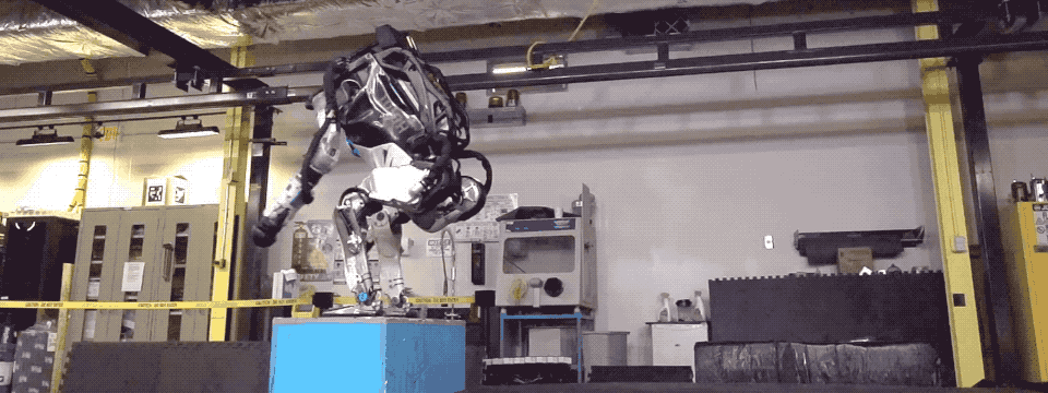 Robot Atlas của Boston Dynamics đã có thể nhảy nhót, lộn nhào mà vẫn giữ được thăng bằng