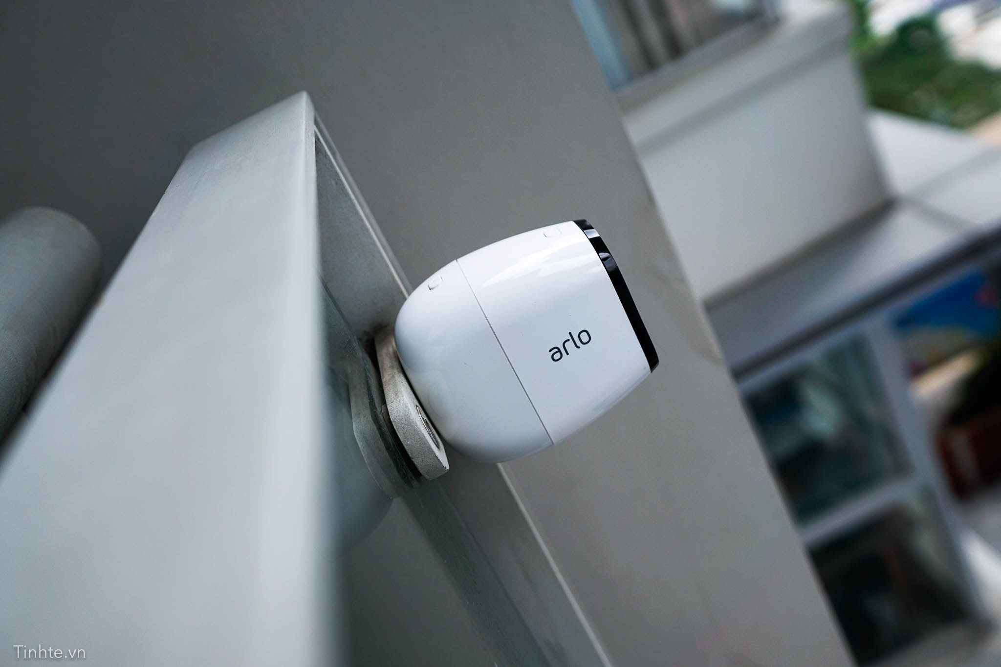 Netgear Arlo Pro: camera an ninh không dây đúng nghĩa, chống mưa gió, pin 6 tháng sạc 1 lần 4195384_tinhte-netgear-arlo-1