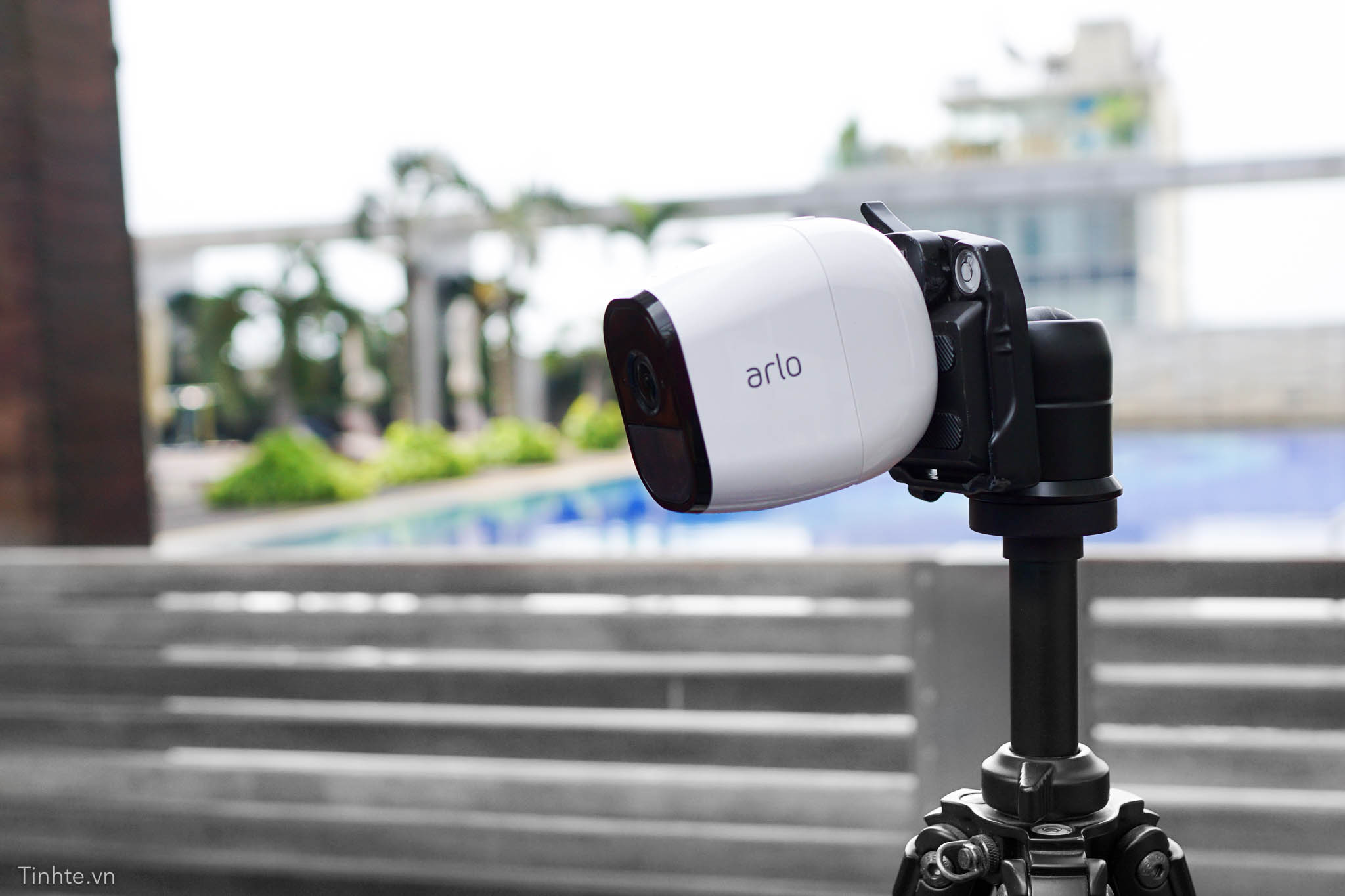 Netgear Arlo Pro: camera an ninh không dây đúng nghĩa, chống mưa gió, pin 6 tháng sạc 1 lần 4195389_tinhte-netgear-arlo-6