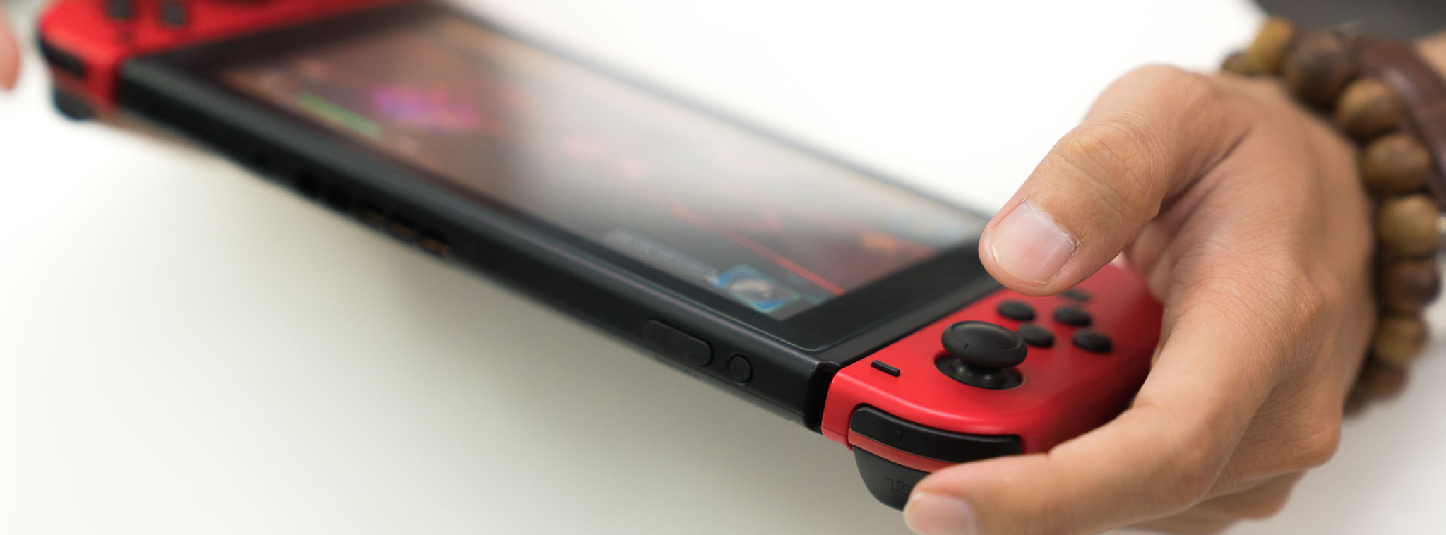 Trên tay Nintendo Switch phiên bản Mario Odyssey: Joy Con đỏ, tặng bao đỏ, tặng game