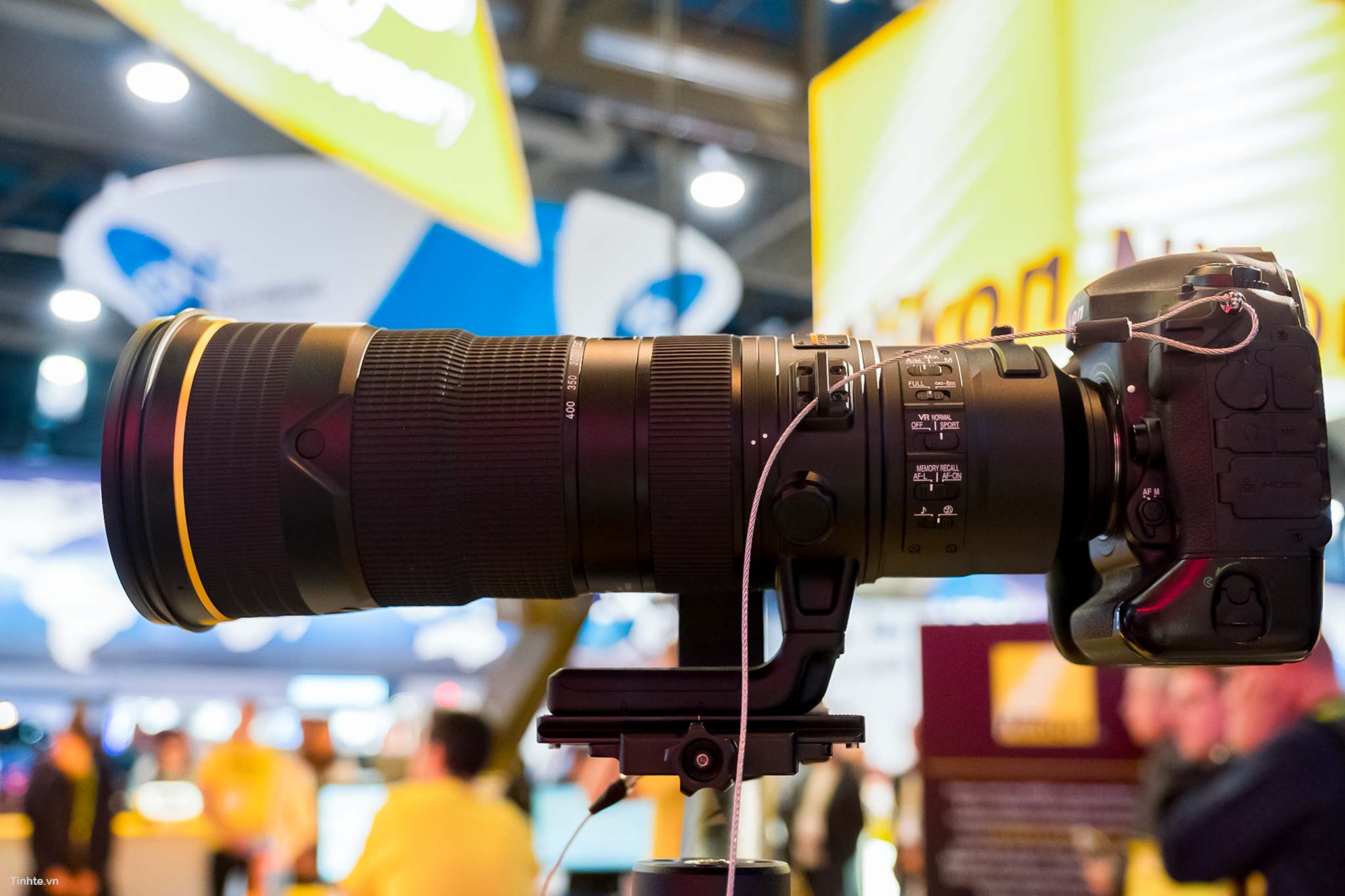 Đang tải Nikkor 180-400mm F4E - Camera.tinhte.vn 3.jpg…