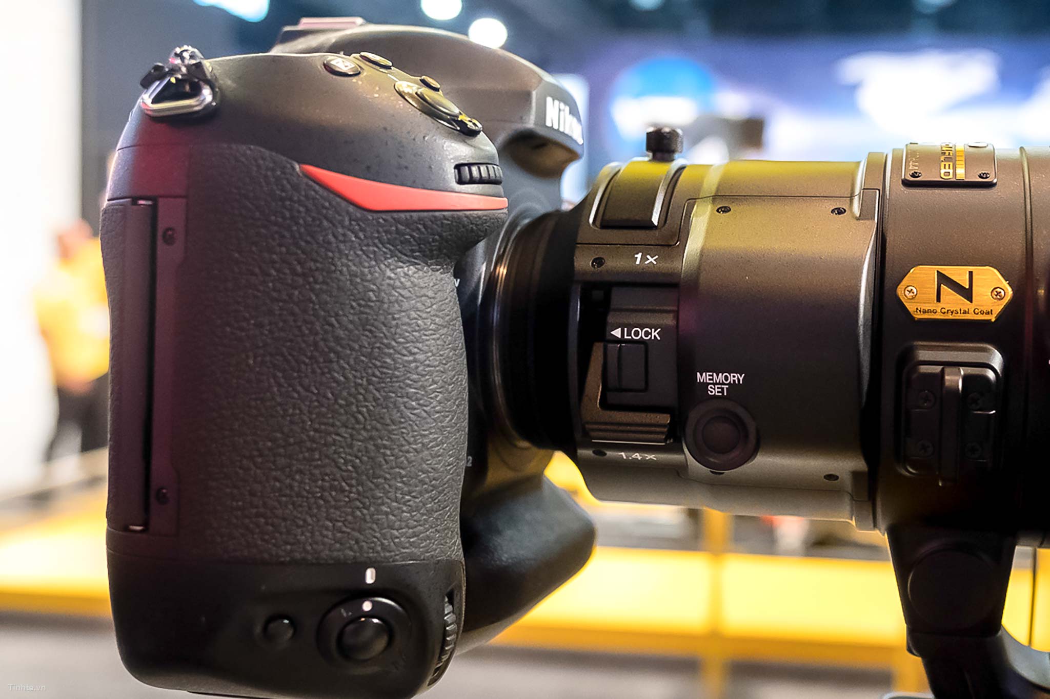 Đang tải Nikkor 180-400mm F4E - Camera.tinhte.vn 4.jpg…