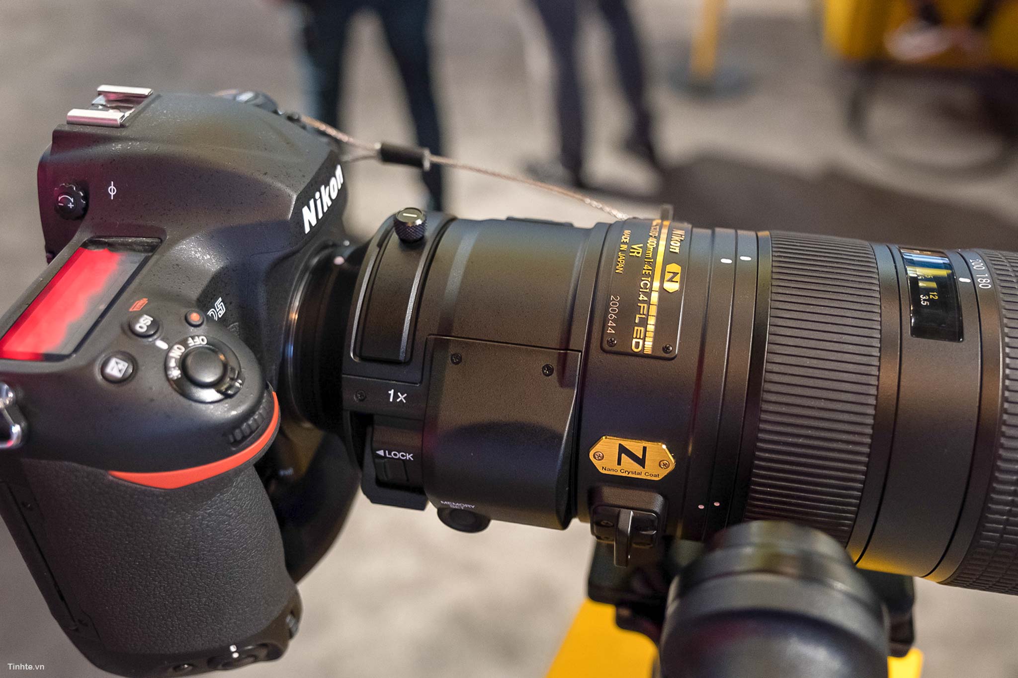 Đang tải Nikkor 180-400mm F4E - Camera.tinhte.vn 5.jpg…