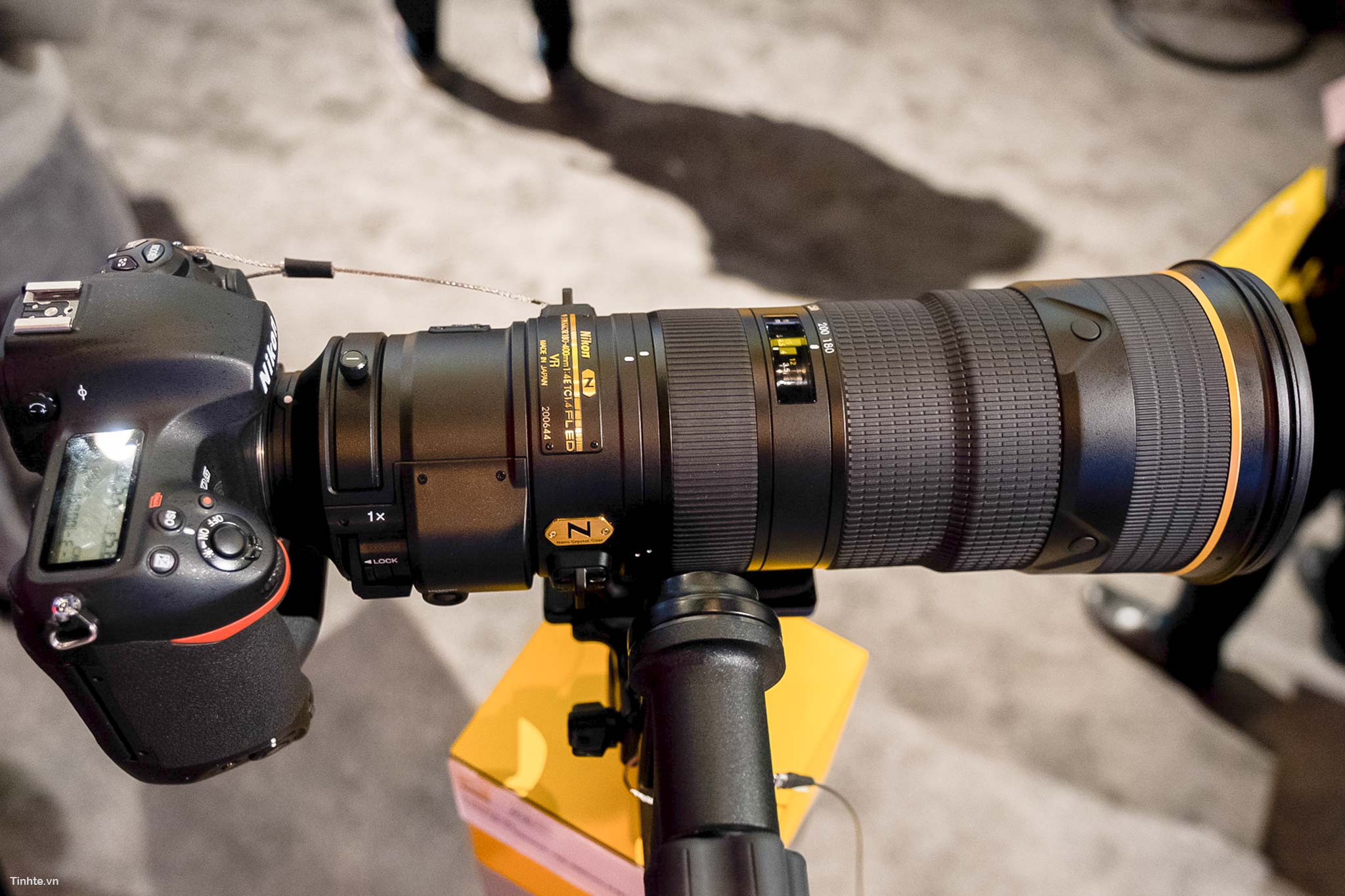 Đang tải Nikkor 180-400mm F4E - Camera.tinhte.vn 7.jpg…