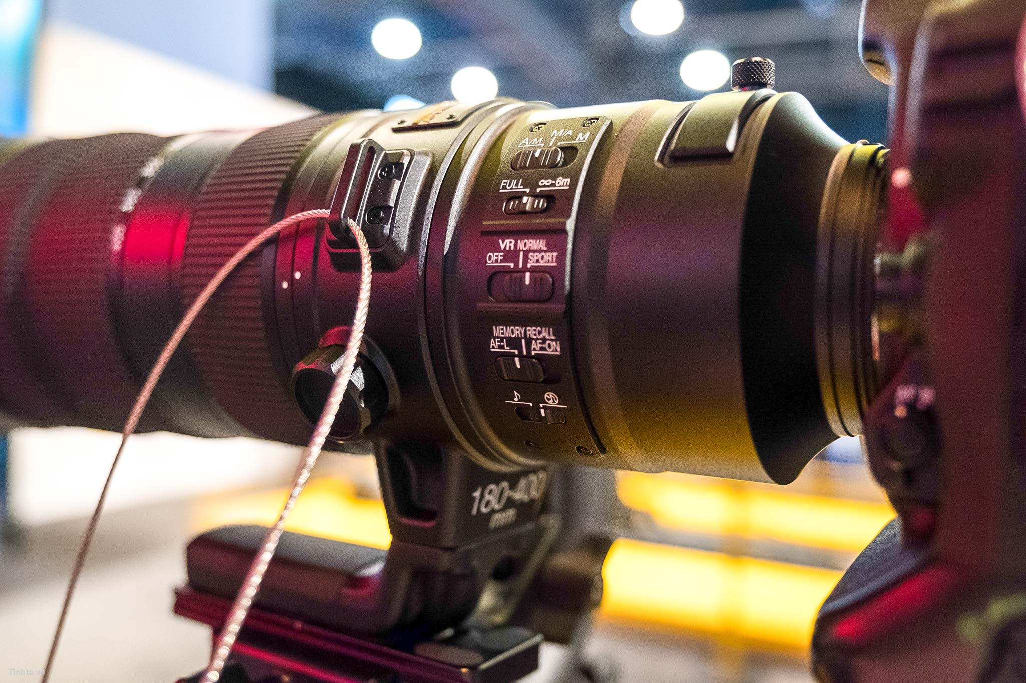 Đang tải Nikkor 180-400mm F4E - Camera.tinhte.vn 9.jpg…