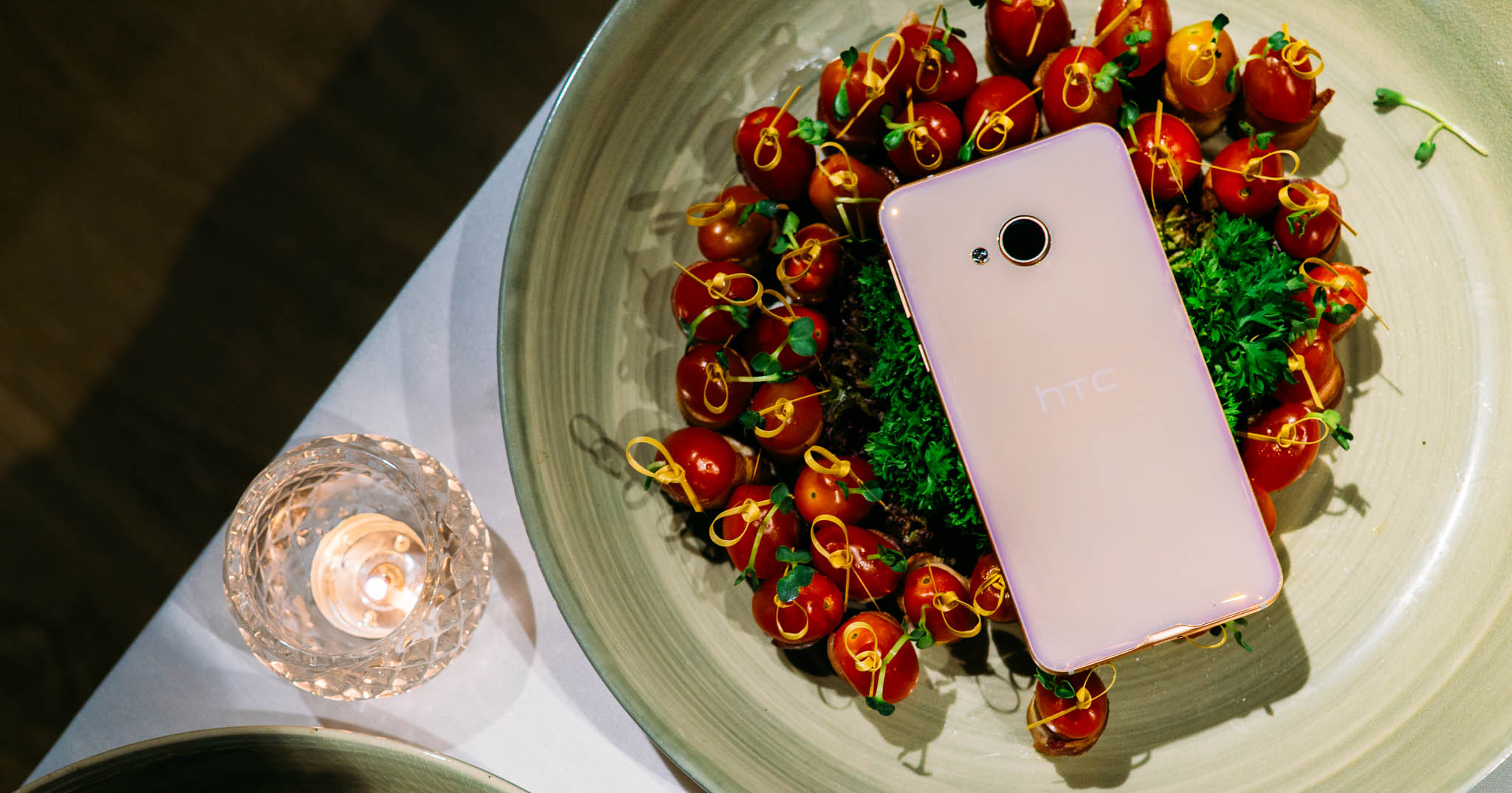 Thế Giới Di Động giảm giá một loạt máy HTC U