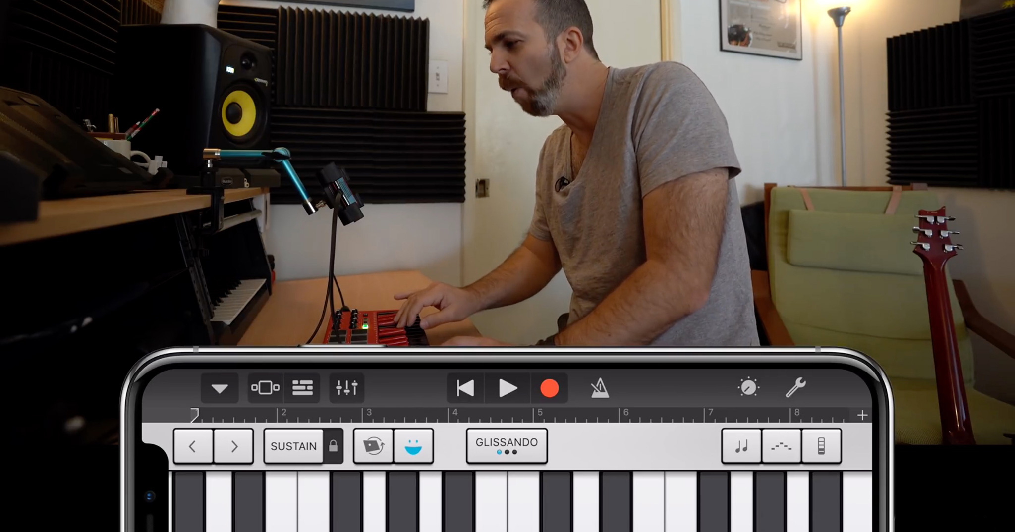 Camera TrueDepth trên iPhone X hỗ trợ nghệ sĩ chơi nhạc với khuôn mặt