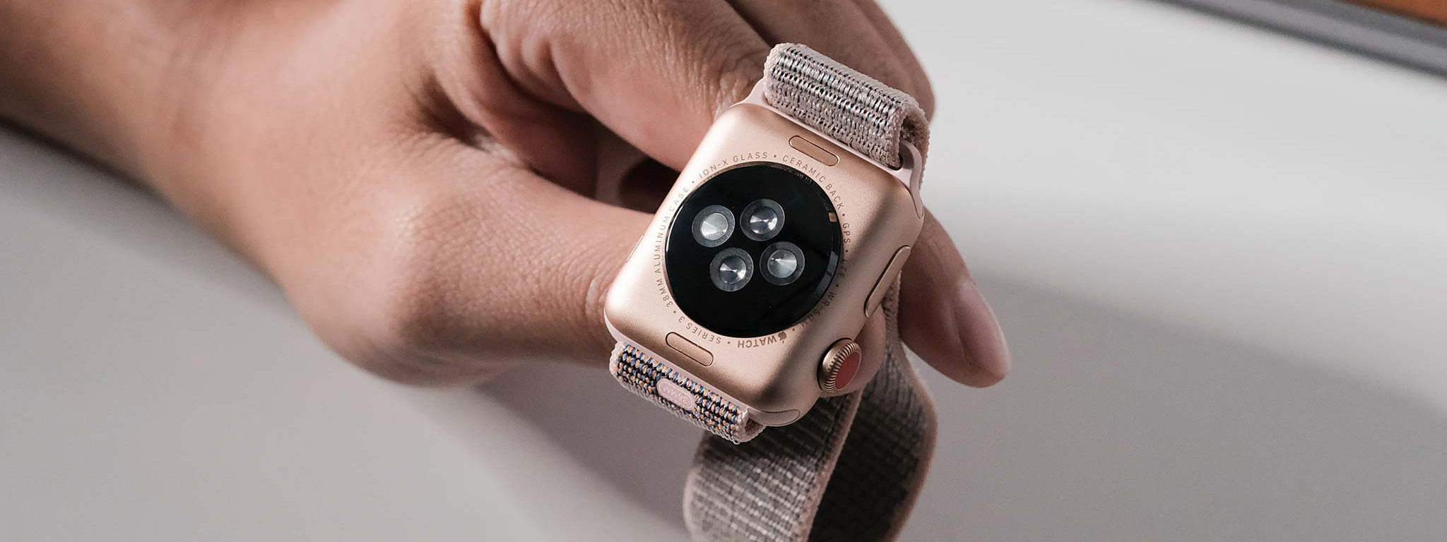 Apple bị kiện về công nghệ đo nhịp tim trên Apple Watch