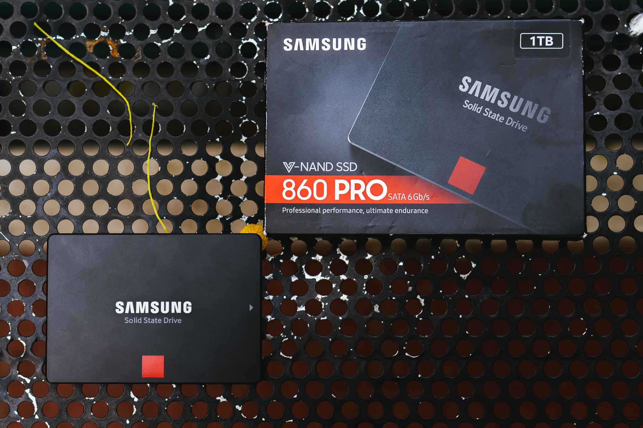 Trên tay Samsung 860 PRO: SSD chuẩn 2.5 inch siêu bền, đắt xắt ra miếng, bản 1 TB giá 14,5 triệu