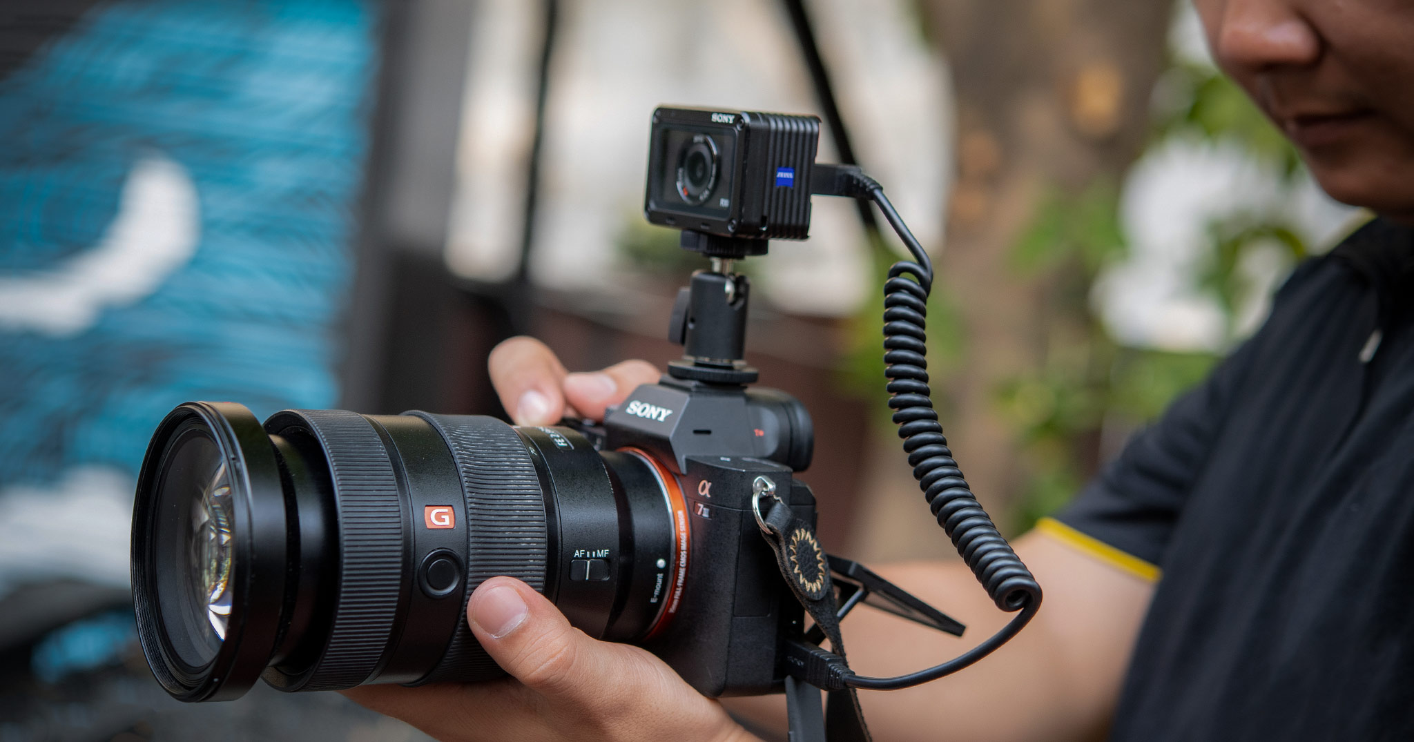 Trên tay cáp Sony VMC-MM2, giải pháp giúp chụp và quay video đồng thời giữa 2 camera Sony Alpha