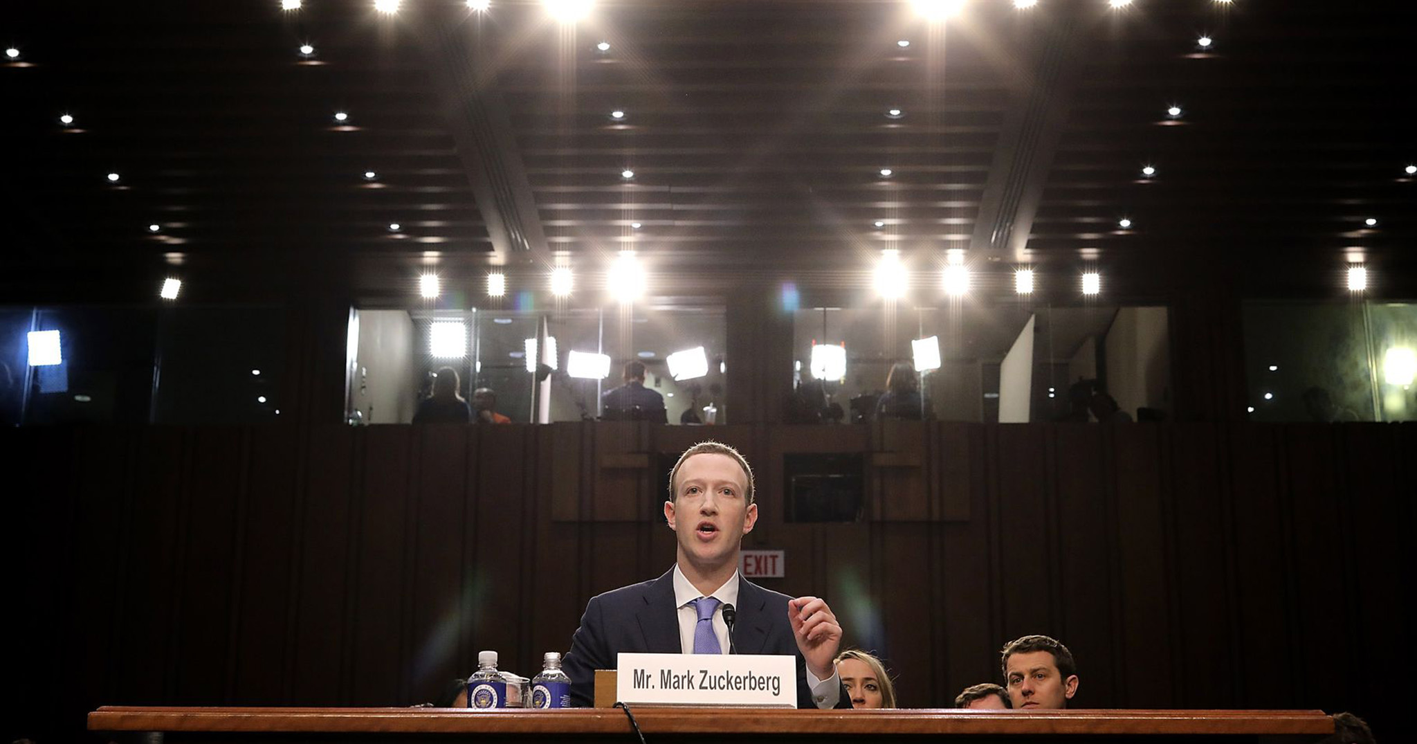 Mark Zuckerberg điều trần: độc quyền, có thể có Facebook trả phí, không dùng microphone người dùng