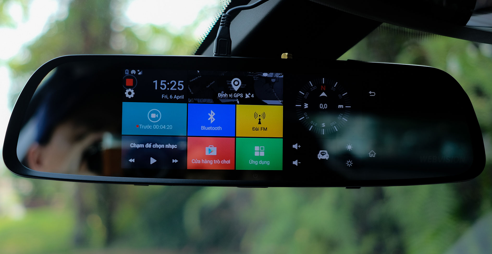Trên tay Webvision M39: Camera hành trình gắn gương, chạy Android, phát wifi, báo lệch làn...