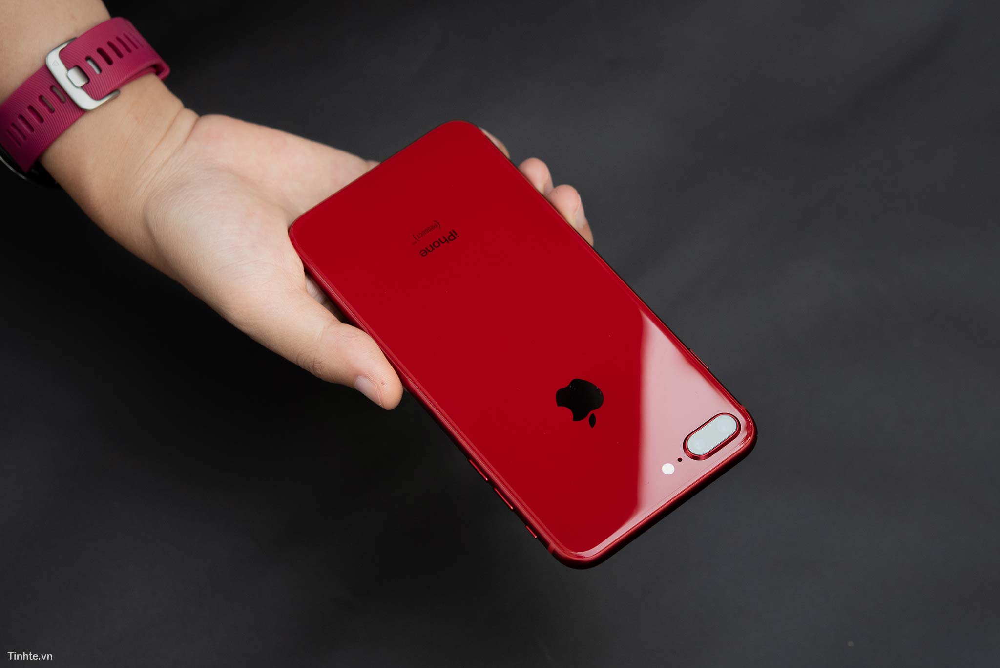 Đang tải tinhte_tren_tay_apple_iphone_8_product_red_7.jpg…