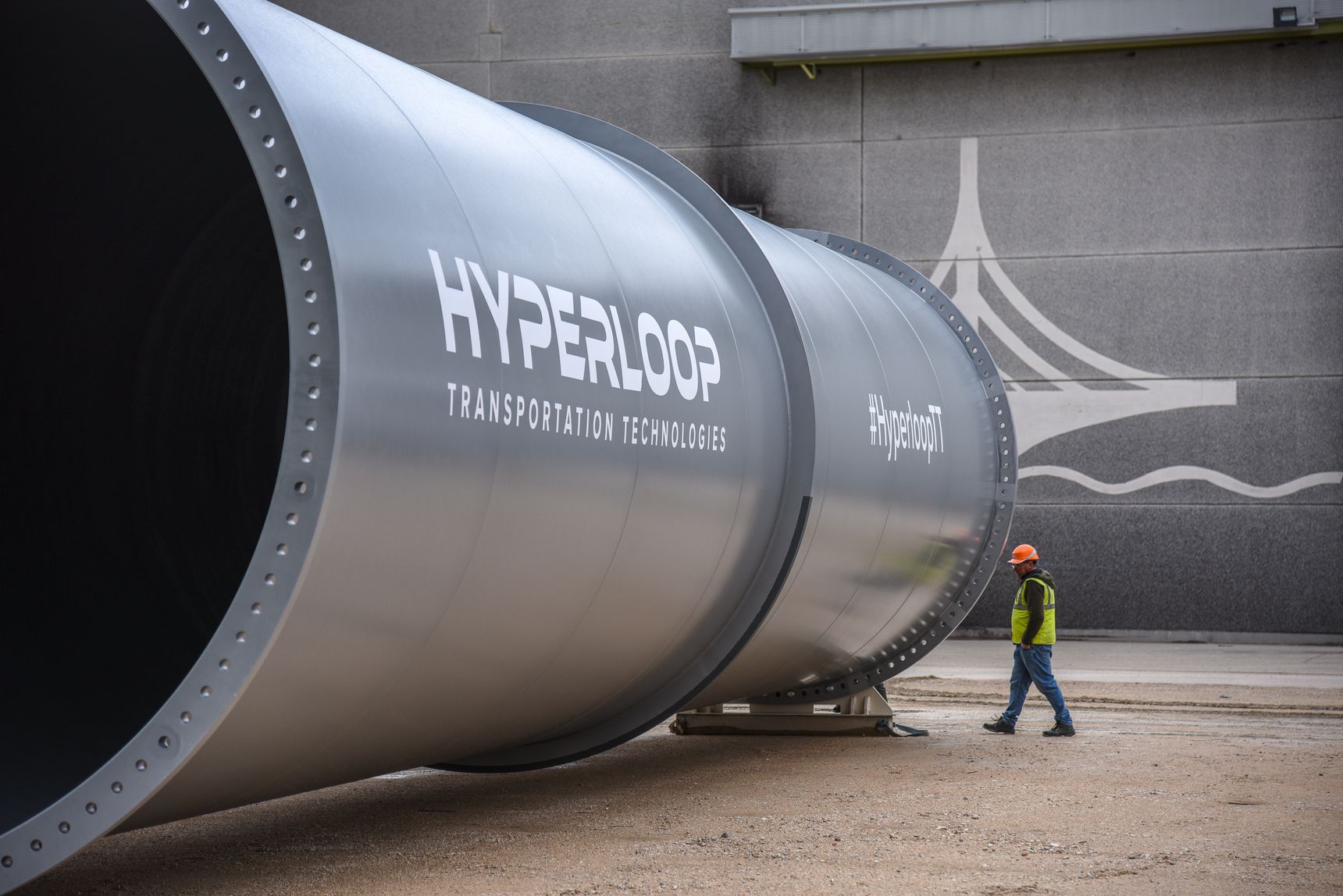 Đang tải HyperloopTT_Tube_2.jpg…