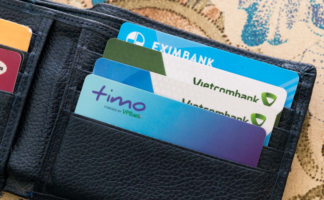 Đi mua sắm, ăn uống nên cà thẻ ATM nội địa hay dùng thẻ quốc tế?