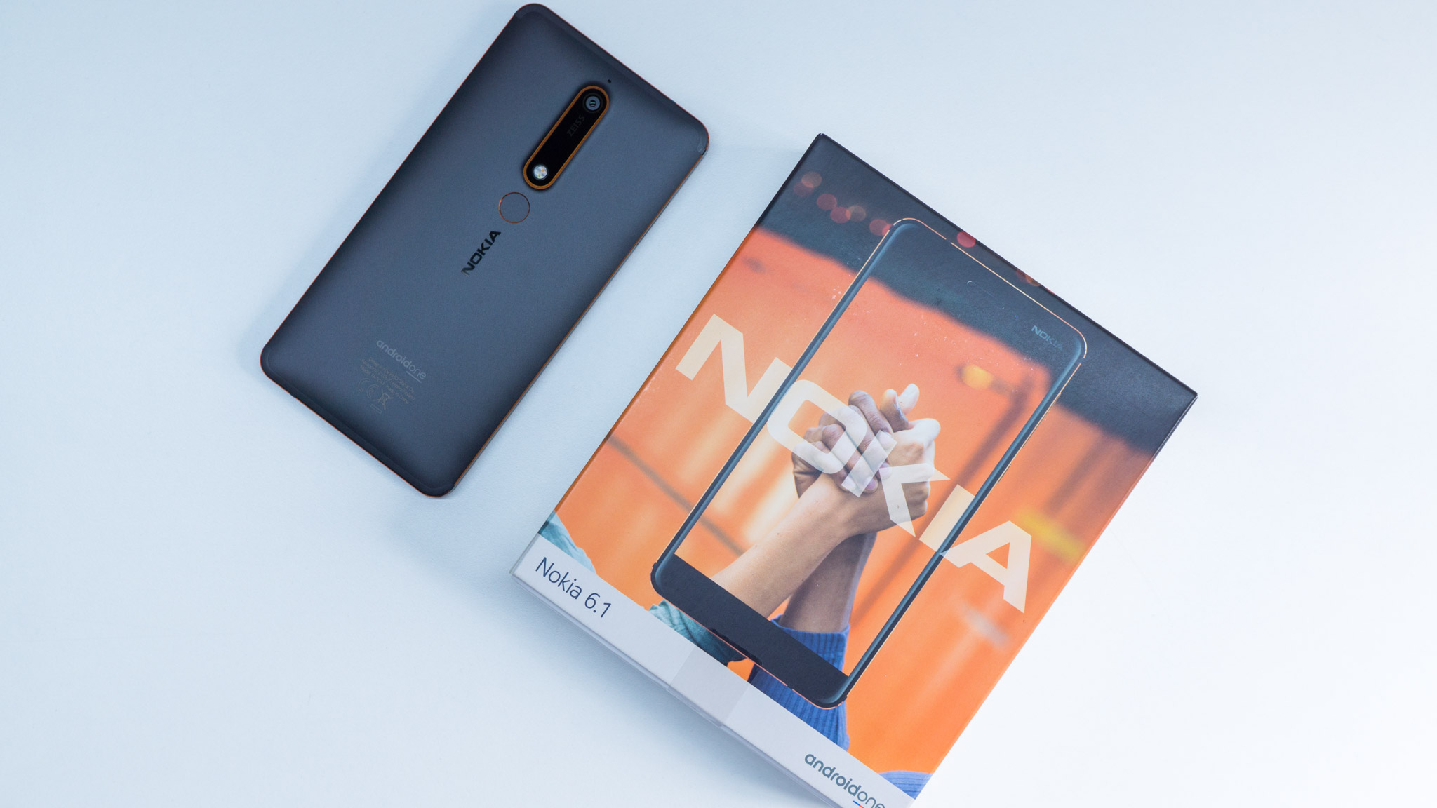 Mở hộp Nokia 6 mới (2018): nhiều nâng cấp, ống kính ZEISS, USB-C, thiết kế gọn hơn, giá 5,990,000đ