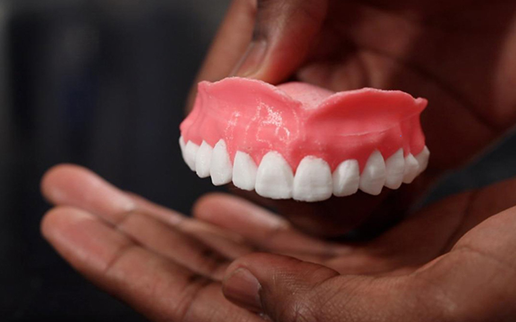 Hàm răng giả được in 3D tích hợp sẵn thuốc ngăn ngừa các bệnh về răng miệng