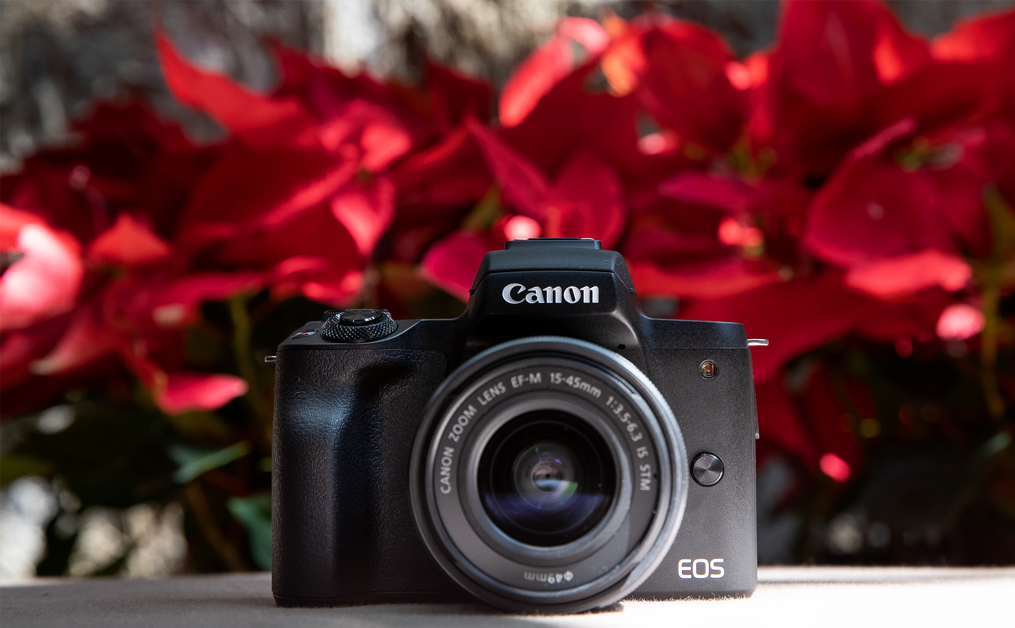 Trên tay Canon EOS M50, chiếc đầu tiên của Canon không thuộc flagship nhưng được nâng cấp 4K