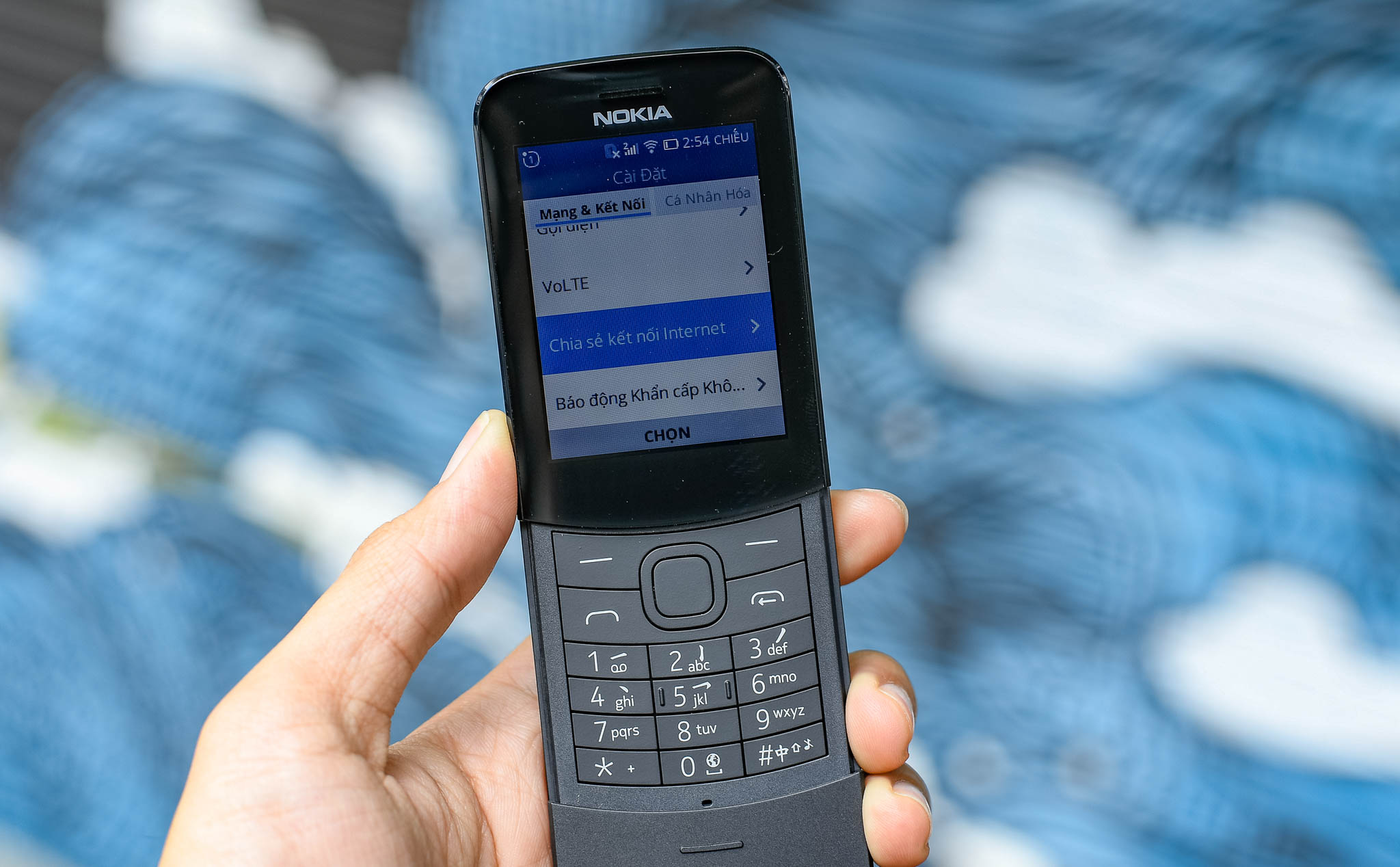 Mở hộp Nokia 8110 4G: kết nối 4G phát wi-fi, sync danh bạ Google, gõ tiếng Việt tiên đoán