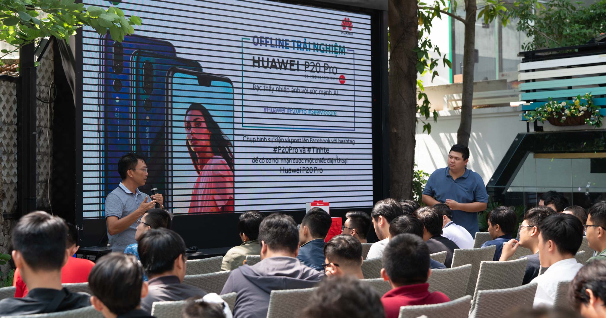 Hình ảnh buổi offline trải nghiệm Huawei P20 Pro